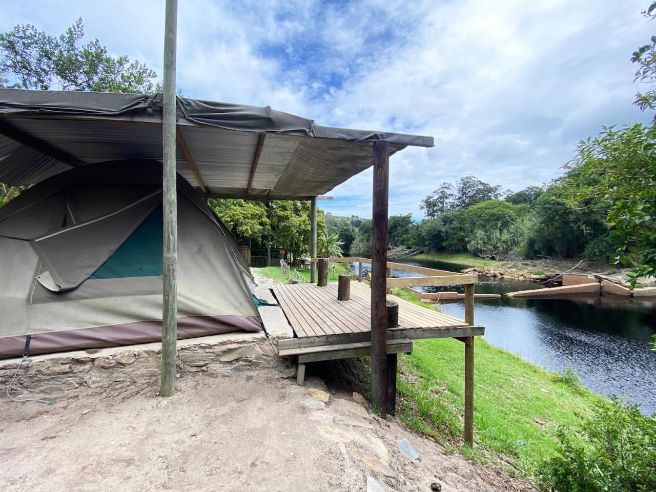 The Riverdeck Accommodation And Backpackers Knysna Exterior photo